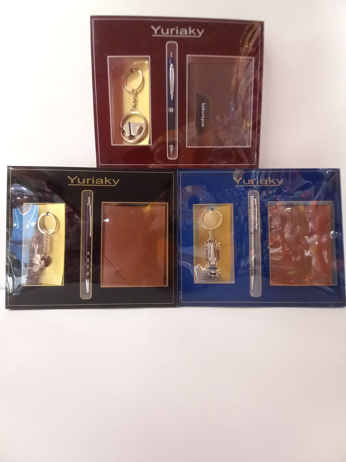 BILLETERA CON PLUMA Y LLAVERO